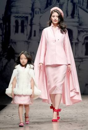 (160328) -- BEIJING, March 28, 2016 -- Models present creations by designer Xu Qingyin during the China Fasion Week in Beijing, capital of China, March 28, 2016. ) (mp) CHINA-BEIJING-FASHION WEEK (CN) ChenxJianli 