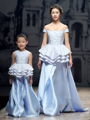 (160328) -- BEIJING, March 28, 2016 -- Models present creations by designer Xu Qingyin during the China Fasion Week in Beijing, capital of China, March 28, 2016. ) (mp) CHINA-BEIJING-FASHION WEEK (CN) ChenxJianli 
