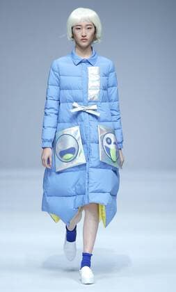 (160328) -- BEIJING, March 28, 2016 -- A model presents a creation by designer Li Shaowen at the E-hoo & FILYNN during the China Fashion Week in Beijing, capital of China, March 28, 2016. ) (mp) CHINA-BEIJING-FASHION WEEK (CN) ChenxJianli 