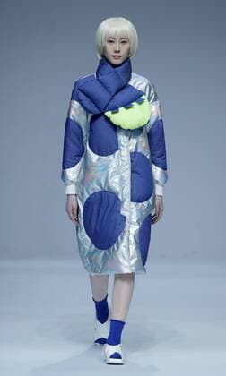 (160328) -- BEIJING, March 28, 2016 -- A model presents a creation by designer Li Shaowen at the E-hoo & FILYNN during the China Fashion Week in Beijing, capital of China, March 28, 2016. ) (mp) CHINA-BEIJING-FASHION WEEK (CN) ChenxJianli 