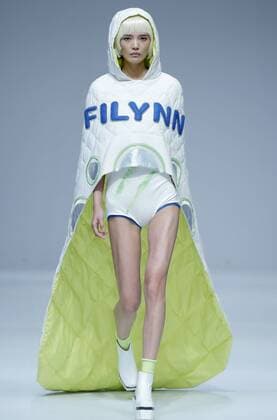 (160328) -- BEIJING, March 28, 2016 -- A model presents a creation by designer Li Shaowen at the E-hoo & FILYNN during the China Fashion Week in Beijing, capital of China, March 28, 2016. ) (mp) CHINA-BEIJING-FASHION WEEK (CN) ChenxJianli 