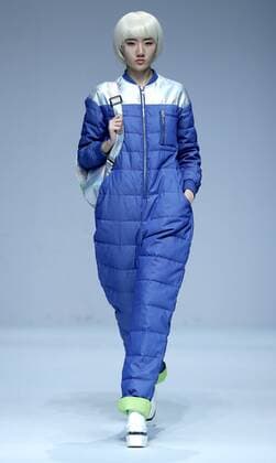 (160328) -- BEIJING, March 28, 2016 -- A model presents a creation by designer Li Shaowen at the E-hoo & FILYNN during the China Fashion Week in Beijing, capital of China, March 28, 2016. ) (mp) CHINA-BEIJING-FASHION WEEK (CN) ChenxJianli 
