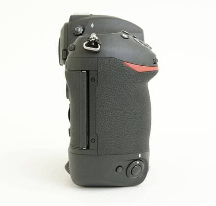 March 27, 2016 - Los Angeles, California, U.S - Camera maker Nikon began to release and ship out the company s latest professional grade camera body on Wednesday March 23, 2016, shipping first to their NPS, or Nikon Professional Service members. The cameras features upgrades over the latest D4s with a lager digital file at 20 megs, faster frame rate at 12 frames per second and increased sensitivity in ISO ratings. The camera retails for a list price of $6,499.95. Los Angeles U.S. - ZUMAb102