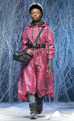 (160329) -- BEIJING, March 28, 2016 -- A model presents a winter clothing designed by Zhulin during a fashion preview of Bosideng, a large down clothing company, at the Beijing Fashion Week in Beijing, capital of China, March 28, 2016. ) (lfj) CHINA-BEIJING-FASHION WEEK (CN) ChenxJianli 