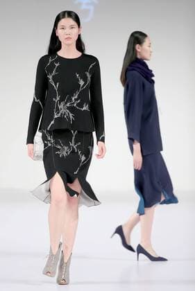 (160329) -- BEIJING, March 29, 2016 -- Models present fashion creations designed by Guo Ruiping during the Duxi fashion show at China Fashion Week in Beijing, capital of China, March 29, 2016. ) (mcg) CHINA-BEIJING-FASHION WEEK-GUO RUIPING (CN) ChenxJianli 