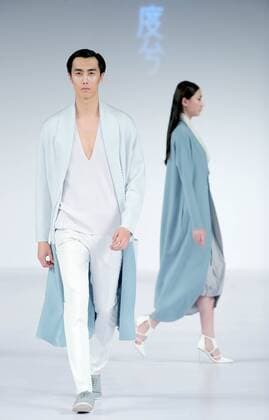 (160329) -- BEIJING, March 29, 2016 -- Models present fashion creations designed by Guo Ruiping during the Duxi fashion show at China Fashion Week in Beijing, capital of China, March 29, 2016. ) (mcg) CHINA-BEIJING-FASHION WEEK-GUO RUIPING (CN) ChenxJianli 