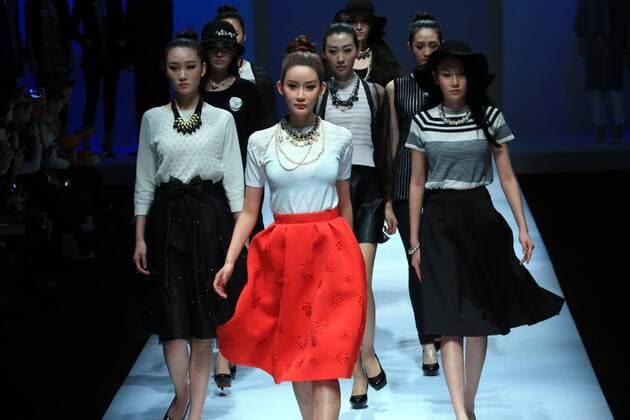 (160329) -- BEIJING, March 29, 2016 -- Models present fashion creations during a show of Lingwu Fine Cashmere Fashion Brand Joint Collection at China Fashion Week in Beijing, capital of China, March 29, 2016. ) (mcg) CHINA-BEIJING-FASHION WEEK-LINGWU FINE CASHMERE FASHION BRAND (CN) LixMingfang 