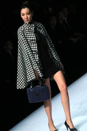 (160329) -- BEIJING, March 29, 2016 -- A model presents fashion creations during a show of Lingwu Fine Cashmere Fashion Brand Joint Collection at China Fashion Week in Beijing, capital of China, March 29, 2016. ) (mcg) CHINA-BEIJING-FASHION WEEK-LINGWU FINE CASHMERE FASHION BRAND (CN) LixMingfang 