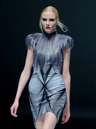 (160329) -- BEIJING, March 29, 2016 -- A model presents a creation by designer Hao Jia during China Fashion Week in Beijing, capital of China, March 29, 2016. ) (mp) CHINA-BEIJING-FASHION WEEK-HAO JIA (CN) ChenxJianli 
