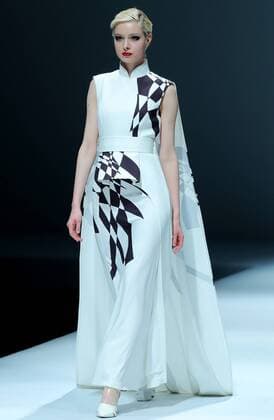 (160329) -- BEIJING, March 29, 2016 -- A model presents a creation by designer Hao Jia during China Fashion Week in Beijing, capital of China, March 29, 2016. ) (mp) CHINA-BEIJING-FASHION WEEK-HAO JIA (CN) ChenxJianli 