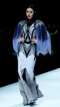 (160329) -- BEIJING, March 29, 2016 -- A model presents a creation by designer Hao Jia during China Fashion Week in Beijing, capital of China, March 29, 2016. ) (mp) CHINA-BEIJING-FASHION WEEK-HAO JIA (CN) ChenxJianli 