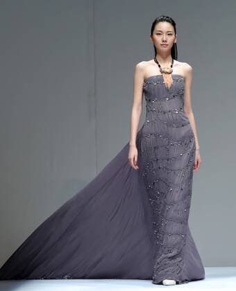 (160329) -- BEIJING, March 29, 2016 -- A model presents a creation by designer Sun Xuefei at a fashion show of Fei Gallery & Boutique during China Fashion Week in Beijing, capital of China, March 29, 2016. ) (mp) CHINA-BEIJING-FASHION WEEK-SUN XUEFEI (CN) ChenxJianli 