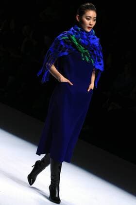 BEIJING, March 29, 2016 -- A model presents a creation by designer Sun Xuefei at the Fei Gallery & Boutique Collection during China Fashion Week in Beijing, capital of China, March 29, 2016. ) (ry) CHINA-BEIJING-FASHION WEEK(CN) LixMingfang 