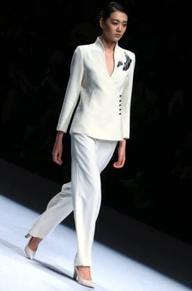 BEIJING, March 29, 2016 -- A model presents a creation by designer Sun Xuefei at the Fei Gallery & Boutique Collection during China Fashion Week in Beijing, capital of China, March 29, 2016. ) (ry) CHINA-BEIJING-FASHION WEEK(CN) LixMingfang 