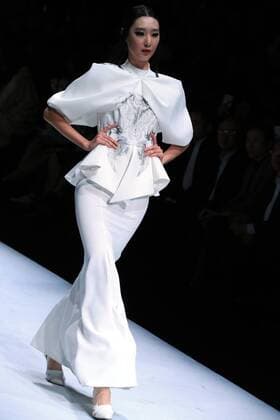 BEIJING, March 29, 2016 -- A model presents a creation by designer Hao Jia during the China Fashion Week in Beijing, capital of China, March 29, 2016. ) (zwx) CHINA-BEIJING-FASHION WEEK(CN) LixMingfang 