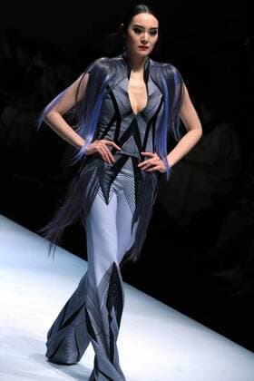BEIJING, March 29, 2016 -- A model presents a creation by designer Hao Jia during the China Fashion Week in Beijing, capital of China, March 29, 2016. ) (zwx) CHINA-BEIJING-FASHION WEEK(CN) LixMingfang 