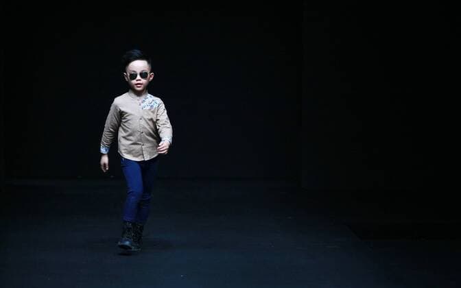 BEIJING, CHINA - MARCH 29: (CHINA OUT) A model showcases designs on the runway at MINI PETREL Collection during the Mercedes-Benz China Fashion Week Autumn Winter 2016 2017 at 751D¡¤PARK on March 29, 2016 in Beijing, China.  CFP481886768