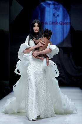(160330) -- BEIJING, March 30, 2016 -- A model presents fashion creations designed by Xie Jiaqi during a fashion show titled J.Queen and Little Queen at China Fashion Week in Beijing, capital of China, March 30, 2016. )(mcg) CHINA-BEIJING-FASHION WEEK-XIE JIAQI (CN) ChenxJianli 