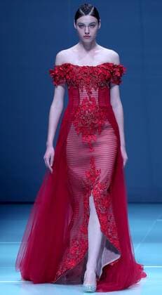 (160330) -- BEIJING, March 30, 2016 -- A model presents wedding dress designed by Wei Qiying during a fashion show of Jusere Wedding Dress Collection at China Fashion Week in Beijing, capital of China, March 30, 2016. )(mcg) CHINA-BEIJING-FASHION WEEK-JUSERE WEDDING DRESS (CN) ChenxJianli 