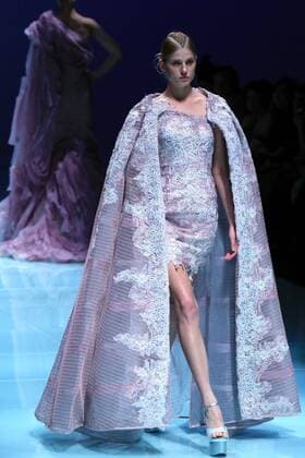 (160330) -- BEIJING, March 30, 2016 -- A model presents wedding dress designed by Wei Qiying during a fashion show of Jusere Wedding Dress Collection at China Fashion Week in Beijing, capital of China, March 30, 2016. )(mcg) CHINA-BEIJING-FASHION WEEK-JUSERE WEDDING DRESS (CN) LixMingfang 