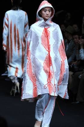 (160330) -- BEIJING, March 30, 2016 -- A model presents fashion creations designed by Sun Lin during a fashion show of Xinshen Linen and Sun Lin Collection at China Fashion Week in Beijing, capital of China, March 30, 2016. )(mcg) CHINA-BEIJING-FASHION WEEK-SUN LIN (CN) LixMingfang 