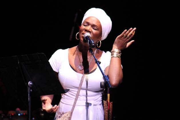 Oct. 18, 2011 - New York, New York, U.S. - India Arie and Idan Raichel Concert.The Beacon Theater, NYC.October 18. 2011.Photos by , Photos Inc 2011.INDIA ARIE - ZUMAms4_