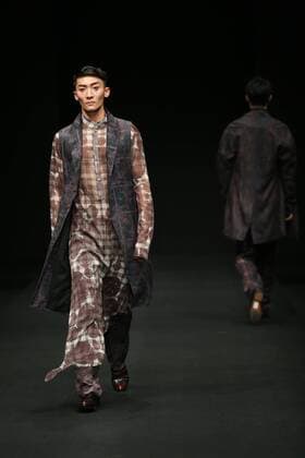 BEIJING, CHINA - MARCH 30: (CHINA OUT) A model showcases designs on the runway at XINSHEN LINEN & Sun Lin Collection during the Mercedes-Benz China Fashion Week Autumn Winter 2016 2017 at 751D.Park on March 30, 2016 in Beijing, China.  CFP481928426