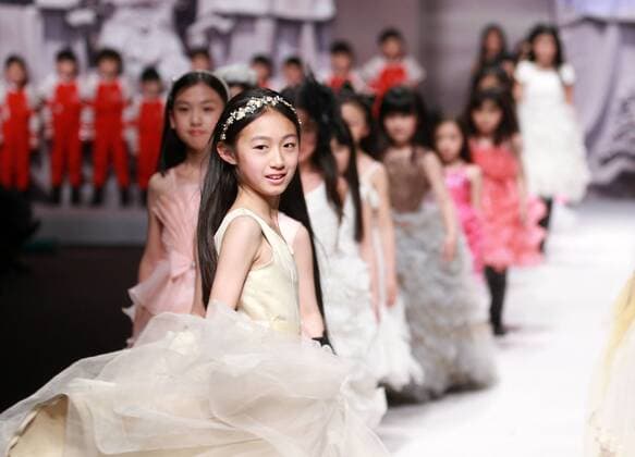 BEIJING, CHINA - MARCH 30: (CHINA OUT) Models showcase designs on the runway at J.Queen & Little Collection during the Mercedes-Benz China Fashion Week Autumn Winter 2016 2017 at Beijing Hotel on March 30, 2016 in Beijing, China.  CFP481930931