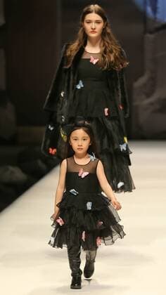 Models present creations of designer Xie Jiaqi during the China Fashion Week in Beijing, capital of China, March 30, 2016. ) (zwx) CHINA-BEIJING-FASHION WEEK(CN) LixJianbo 