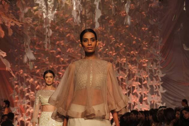 MUMBAI, INDIA - MARCH 29: A model displays the creation of fashion designer Manish Malhotra during the opening show of Lakme Fashion Week Summer Resort 2016, at Mehboob Studio, Bandra on March 29, 2016 in Mumbai, India. (Photo by Pramod Thakur Hindustan Times ) Lakme Fashion Week Summer Resort 2016
