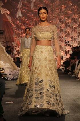 MUMBAI, INDIA - MARCH 29: A model displays the creation of fashion designer Manish Malhotra during the opening show of Lakme Fashion Week Summer Resort 2016, at Mehboob Studio, Bandra on March 29, 2016 in Mumbai, India. (Photo by Pramod Thakur Hindustan Times ) Lakme Fashion Week Summer Resort 2016
