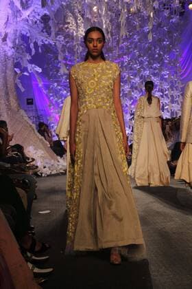 MUMBAI, INDIA - MARCH 29: A model displays the creation of fashion designer Manish Malhotra during the opening show of Lakme Fashion Week Summer Resort 2016, at Mehboob Studio, Bandra on March 29, 2016 in Mumbai, India. (Photo by Pramod Thakur Hindustan Times ) Lakme Fashion Week Summer Resort 2016