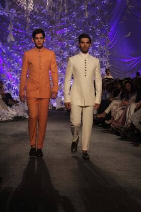 MUMBAI, INDIA - MARCH 29: Models display the creation of fashion designer Manish Malhotra during the opening show of Lakme Fashion Week Summer Resort 2016, at Mehboob Studio, Bandra on March 29, 2016 in Mumbai, India. (Photo by Pramod Thakur Hindustan Times ) Lakme Fashion Week Summer Resort 2016