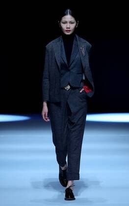 Peking Fashion Week - Henry Herbert Liu Yong Private Custom Collection Modenschau (160331) -- BEIJING, March 31, 2016 -- A model presents fashion creations designed by Liu Yong during a fashion show titled Henry Herbert Liu Yong Private Custom Collection at China Fashion Week in Beijing, capital of China, March 31, 2016. )(mcg) CHINA-BEIJING-FASHION WEEK-LIU YONG (CN) ChenxJianli 
