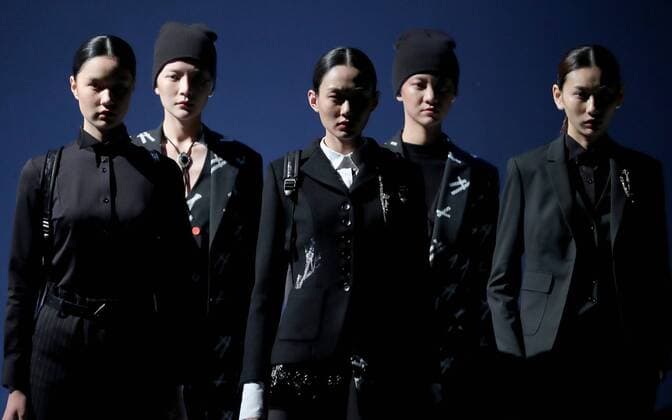 Peking Fashion Week - Henry Herbert Liu Yong Private Custom Collection Modenschau (160331) -- BEIJING, March 31, 2016 -- Models present fashion creations designed by Liu Yong during a fashion show titled Henry Herbert Liu Yong Private Custom Collection at China Fashion Week in Beijing, capital of China, March 31, 2016. )(mcg) CHINA-BEIJING-FASHION WEEK-LIU YONG (CN) ChenxJianli 