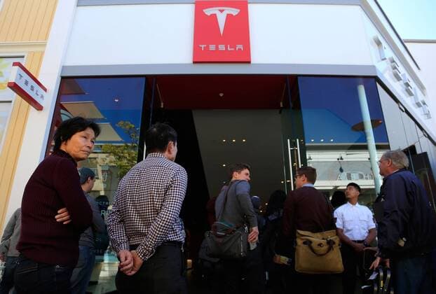 Tesla Model 3 March 31, 2016 - La Jolla, CA, USA - Prospective Tesla Model 3 owners wait in line to place a deposit on the new electric car model, expected to go into production next year, in La Jolla, Calif., on Thursday, March 31, 2016. La Jolla USA - ZUMAm67_