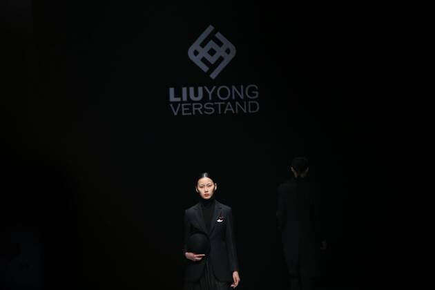 BEIJING, CHINA - MARCH 31: (CHINA OUT) A model showcases designs on the runway at Henry Herbert Liu Yong Private Custom Collection during the Mercedes-Benz China Fashion Week Autumn Winter 2016 2017 at 751D.Park on March 31, 2016 in Beijing, China.  CFP481994435