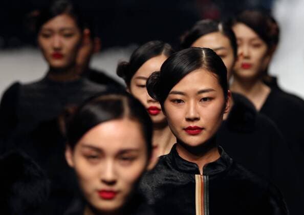 Models showcase fashion designs by Zoual Yanti during China s fashion week in Beijing on March 31, 2016. Chinese fashion designers are becoming an international force with both European and American fashion houses looking at the new, fresh Chinese clothing-minds as potential partners in future clothing brands.  PEK2016033135 STEPHENxSHAVER