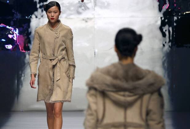 Models showcase fashion designs by Zoual Yanti during China s fashion week in Beijing on March 31, 2016. Chinese fashion designers are becoming an international force with both European and American fashion houses looking at the new, fresh Chinese clothing-minds as potential partners in future clothing brands.  PEK2016033117 STEPHENxSHAVER