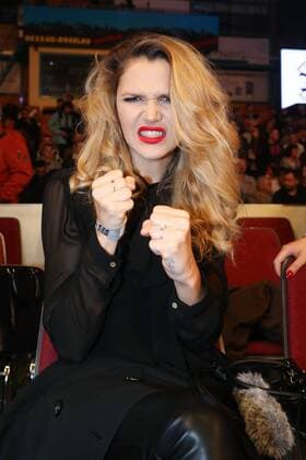 Model und Fernsehdarstellerin Sara Kulka (POL) - Prominente am Ring zum Schwergewichtskampf um die WBO Youth Weltmeisterschaft Tom Schwarz (SES Boxing,GER) vs. Ilja Mezencev (GER) in der Anhalt Arena in Dessau - Einzelbild,Deutschland, Boxen, Frau,14.11.2015