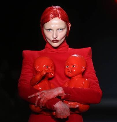 Themen der Woche Bilder des Tages BEIJING, CHINA - MARCH 31: (CHINA OUT) A model showcases designs on the runway at Sheguang Hu Collection during the Mercedes-Benz China Fashion Week Autumn Winter 2016 2017 at 751D.Park on March 31, 2016 in Beijing, China.  CFP481980085