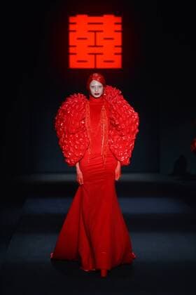 BEIJING, CHINA - MARCH 31: (CHINA OUT) A model showcases designs on the runway at Sheguang Hu Collection during the Mercedes-Benz China Fashion Week Autumn Winter 2016 2017 at 751D.Park on March 31, 2016 in Beijing, China.  CFP481980287