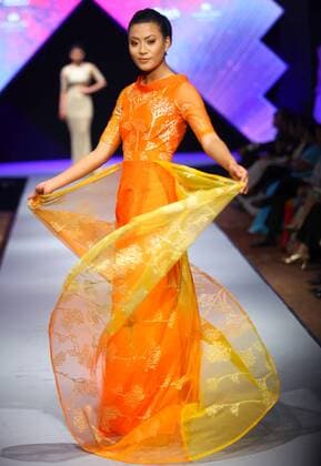 (160402) -- KATHMANDU, April 2, 2016 -- A model presents a creation during the third day of TGIF Nepal Fashion Week in Kathmandu, Nepal, April 1, 2016. The four-day fashion week presented both domestic and foreign designers creations. ) NEPAL-KATHMANDU-TGIF FASHION WEEK SunilxSharma 