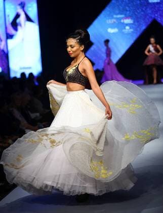 A model walks on the stage during the last day of TGIF Nepal Fashion week in Kathmandu, Nepal, April 2, 2016. The four-day fashion week presented both domestic and foreign designers creations. ) NEPAL-KATHMANDU-TGIF FASHION WEEK SunilxSharma 
