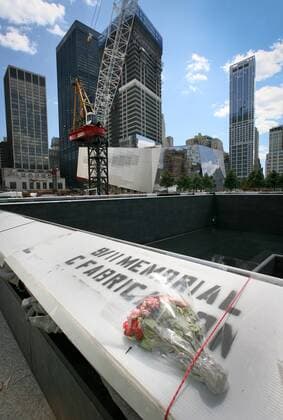 20 Jahre Anschläge vom 11. September: Gedenkkultur in den USA Aug. 11, 2011 - New York City, NY, USA - At the World Trade Centere site, the footprint of the North Tower of the World Trade Center is part of the soon-to-be-completed 9 11 Memorial. Names of all 9 11 victims are engraved on sides of each footprint. The building for the museum is at center, with construction of 4 WTC behind. - ZUMAm67_