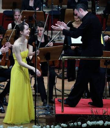Musikfestival Heidelberger Frühling (160404) -- HEIDELBERG, April 3, 2016 -- Russian-born German violinist Alina Pogostkina (L) and German composer and clarinetist Joerg Widmann (R) perform in Kongresshaus Stadthalle Heidelberg during the Heidelberger Fruhling festival in Heidelberg, Germany, on April 3, 2016. The 29-day Heidelberger Fruhling festival was opened on April 2. ) GERMANY-HEIDELBERG-MUSIC LuoxHuanhuan 