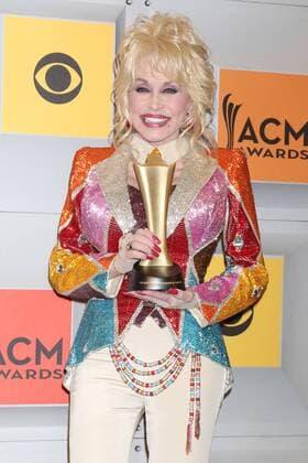 Country Music Awards in Las Vegas LAS VEGAS - APR 3: Dolly Parton at the 51st Academy of Country Music Awards at the MGM Grand Garden Arena on April 3, 2016 in Las Vegas, NV  KathyxHutchins