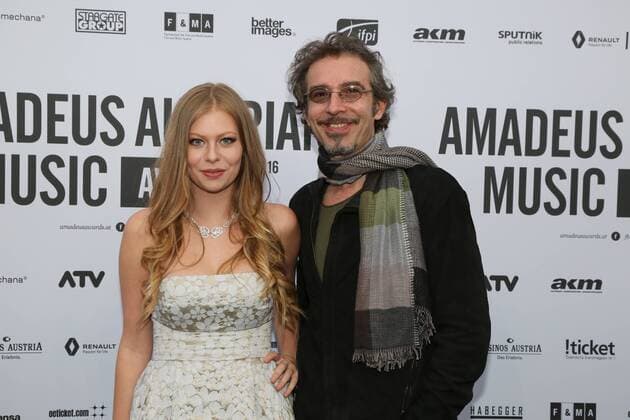 AMADEUS AUSTRIAN MUSIC AWARDS Wien, Volkstheater, 03. 04. 2016 Zoe STRAUB mit Vater Christof STRAUB