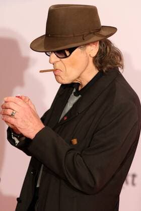 04.04..2016 xmfx Frankfurt am Main, Messe red carpet, Roter Teppich PRG Live Entertainment Award (LEA) 2016 Panikrocker Udo Lindenberg trotz Rauchverbot eine Zigarillo