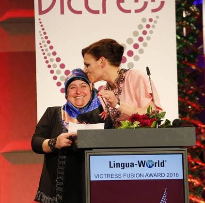 Birsen Kilic, Anne-Kathrin Carstensen (Preisträgerin Fuison Award), bei der Verleihung VICTRESS Award 2016 im Hotel Titanic Chausseestr. Berlin.